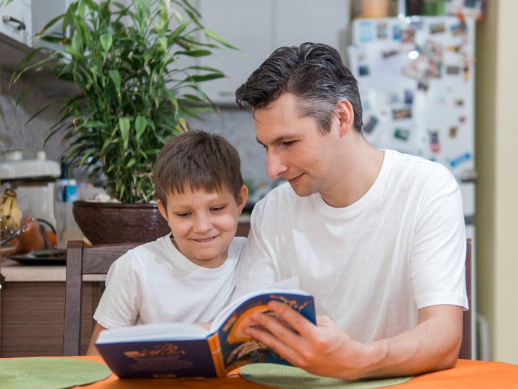 تشویق فرزندان به کتاب خواندن