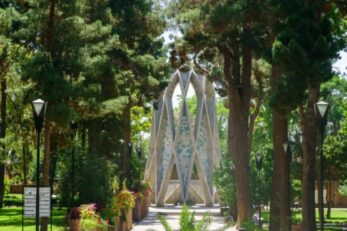 عمر خیام کیست