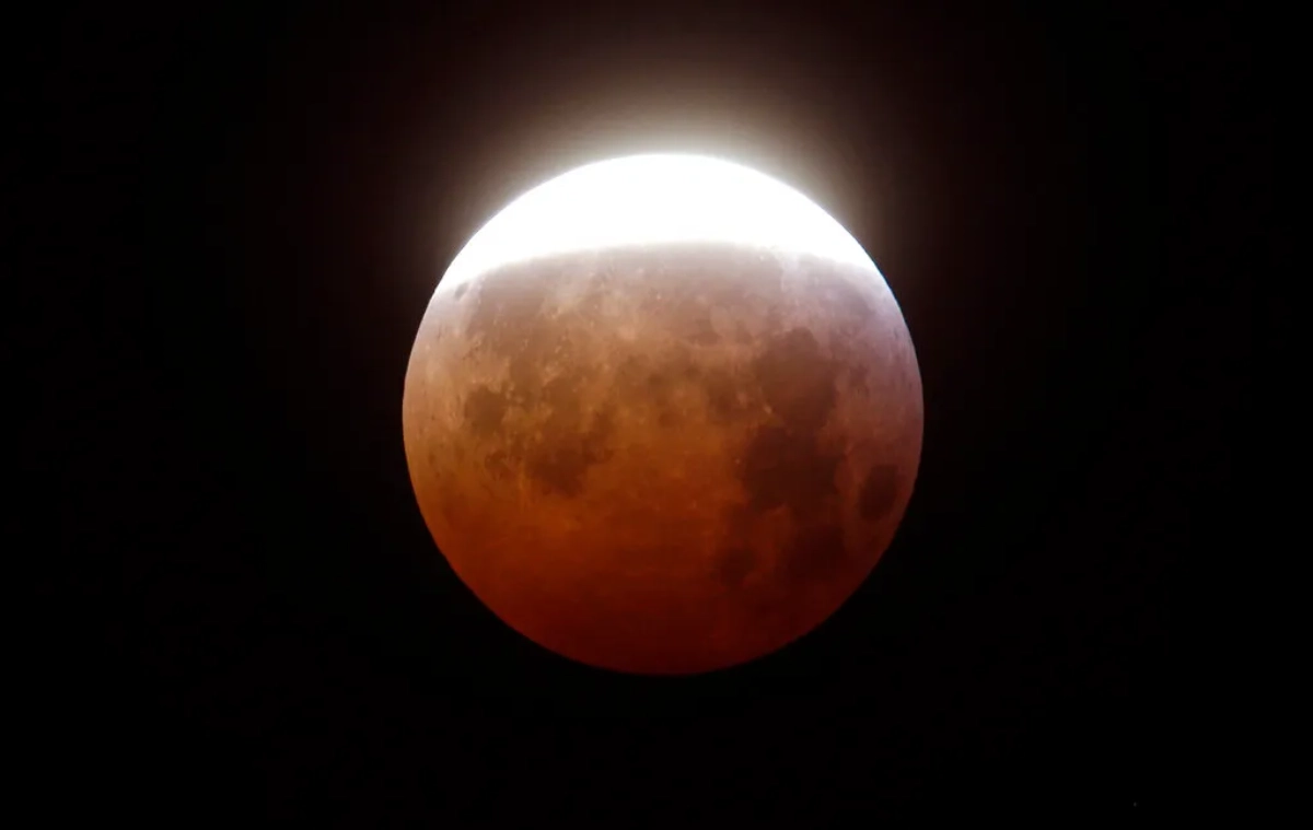 ماه گرفتگی چیست